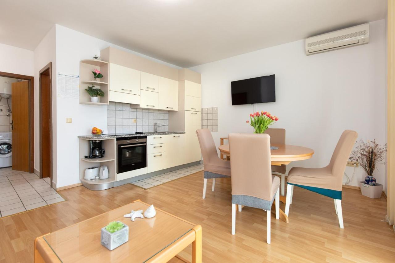 Apartment Filip Krk Town Exterior photo